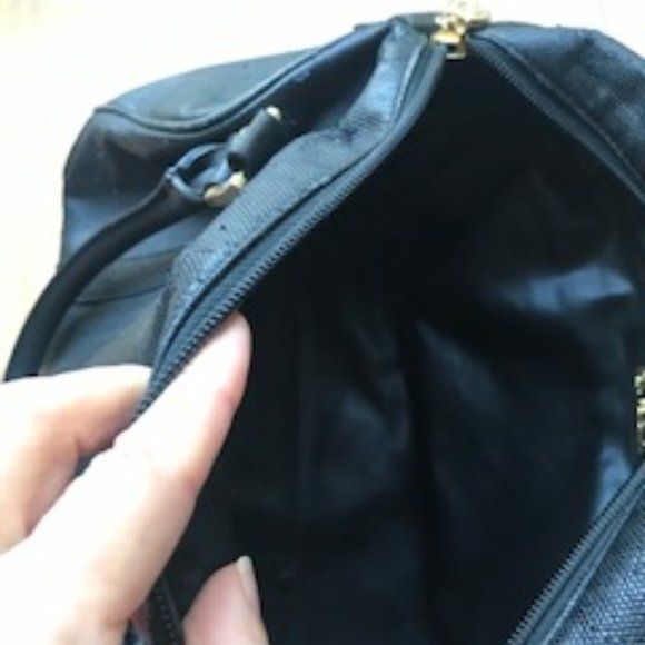 Authentic Black Fendi Handbag With Zip Closure! - Picture 9 of 10